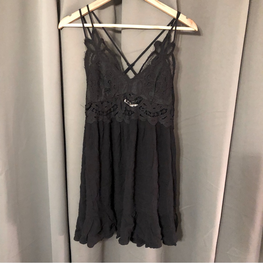 Black Lace Nightie - Picture 2 of 6